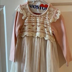 Lace tunic top w/coordinating leggings.